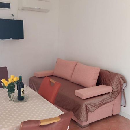 Apartmani Nikola Biograd Na Moru Esterno foto