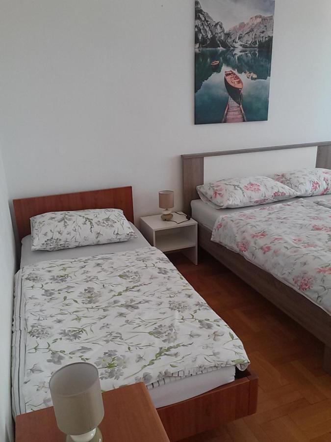 Apartmani Nikola Biograd Na Moru Esterno foto