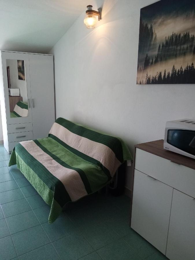 Apartmani Nikola Biograd Na Moru Esterno foto