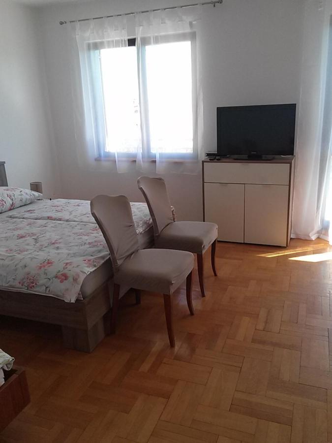 Apartmani Nikola Biograd Na Moru Esterno foto