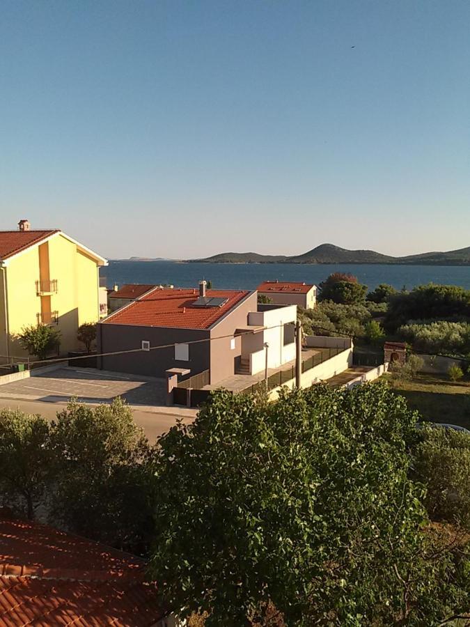 Apartmani Nikola Biograd Na Moru Esterno foto