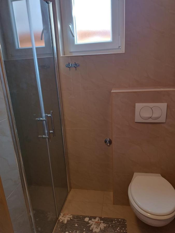 Apartmani Nikola Biograd Na Moru Esterno foto