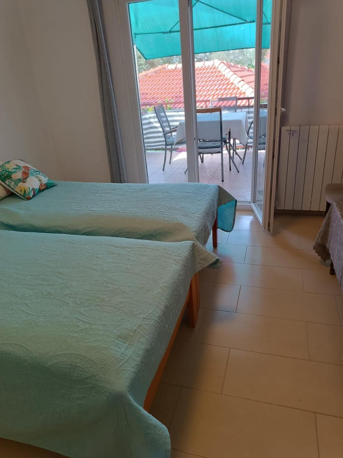 Apartmani Nikola Biograd Na Moru Esterno foto