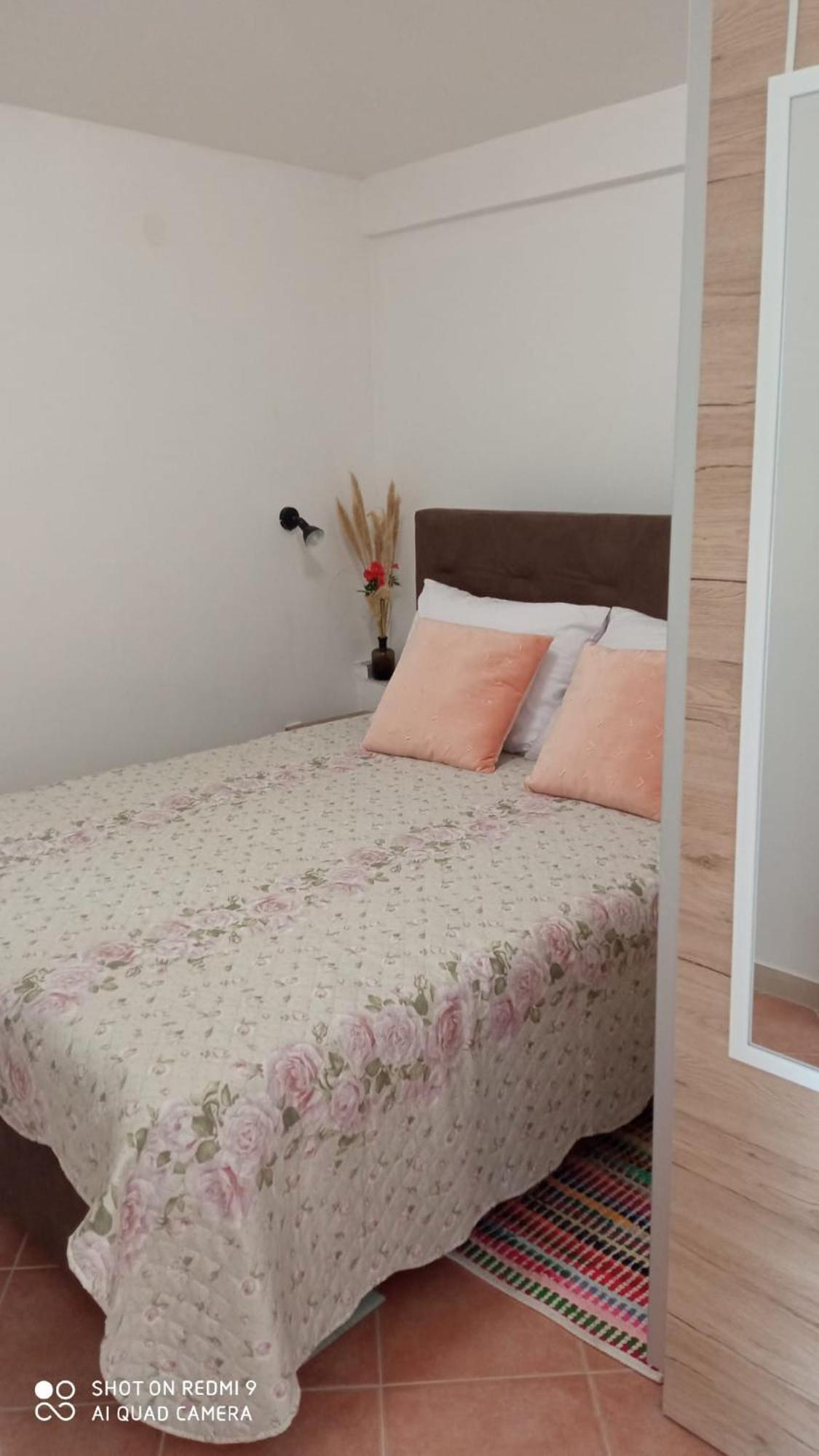 Apartmani Nikola Biograd Na Moru Esterno foto