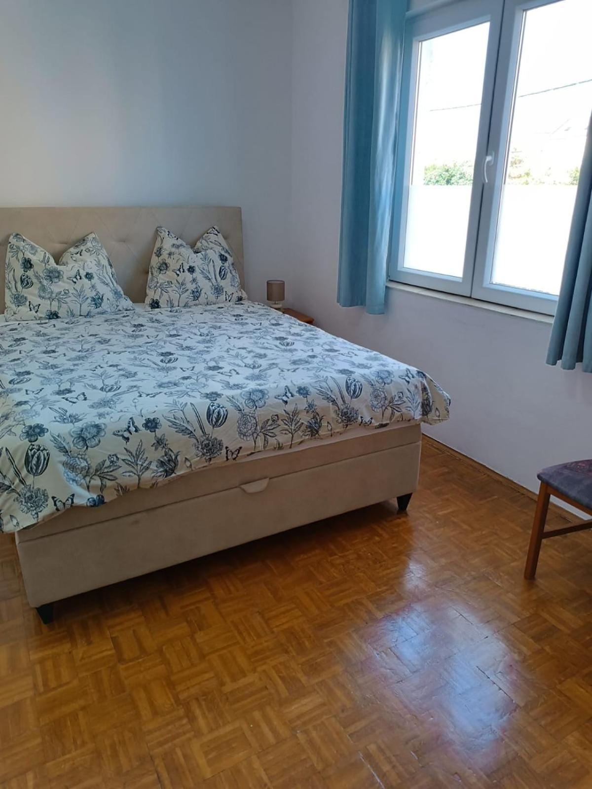 Apartmani Nikola Biograd Na Moru Esterno foto