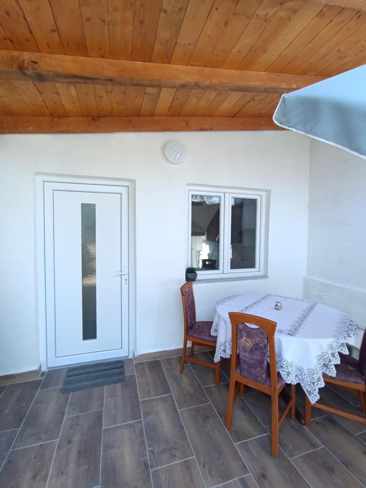 Apartmani Nikola Biograd Na Moru Esterno foto